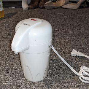 Heated lotion dispenser